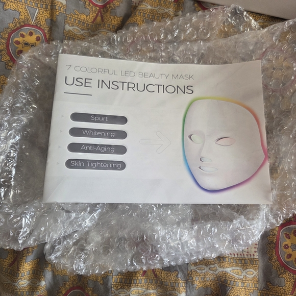 Light Therapy LED Face Mask - Cream - Picture 5 of 7